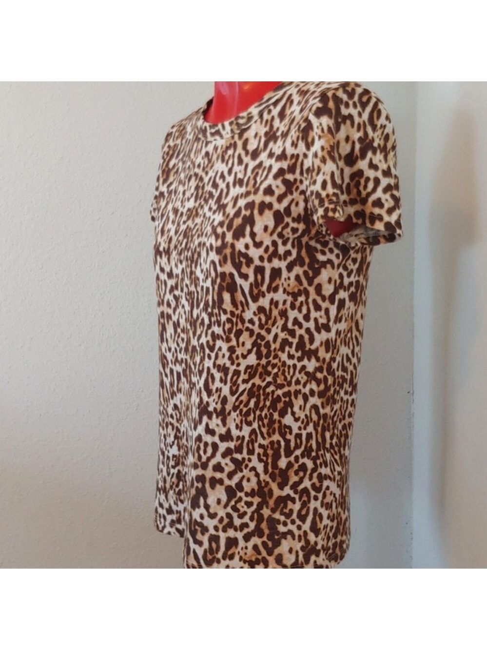 Banana Republic Leopard Print Women's Tee size Small - Picture 9 of 12